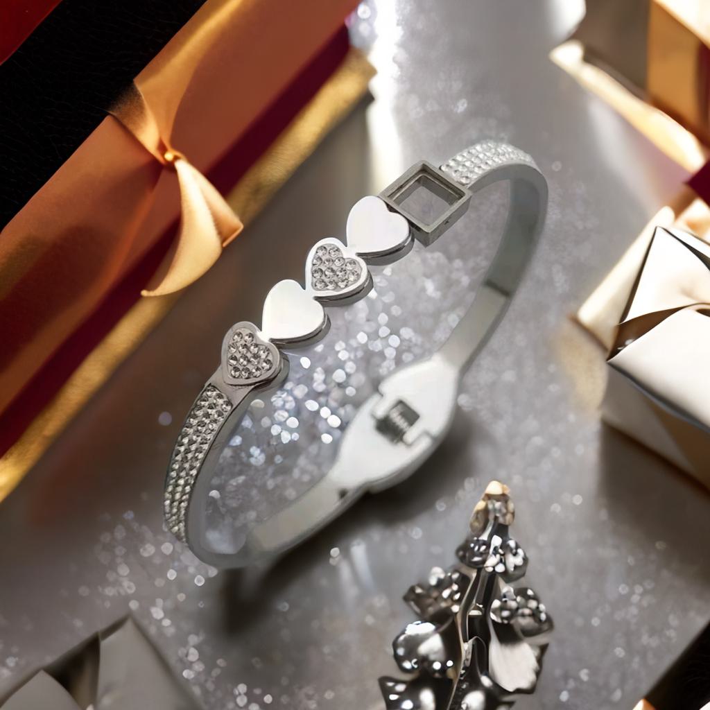 Queen of hearts silver Bangle
