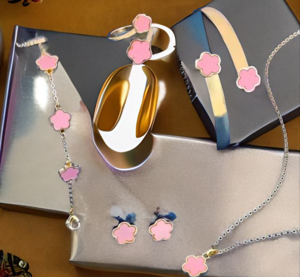 Girly Clover gift Set