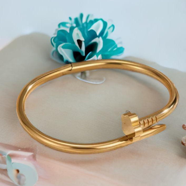 The Gold Dust clover Bangle