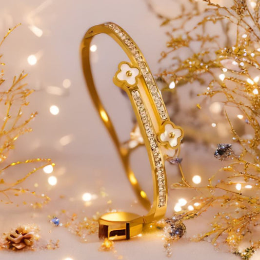 The Gold Luxury Clover Bangle