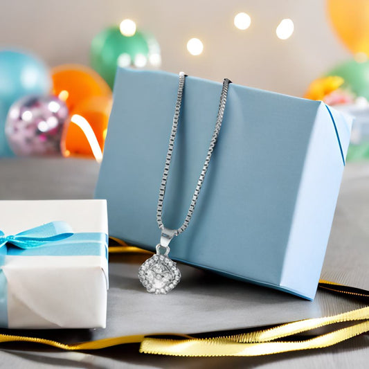 The silver Elegant Necklace