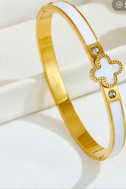 Clover kiss bangle